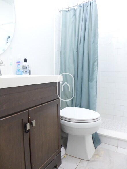 Building Photo - 32 Cunard St