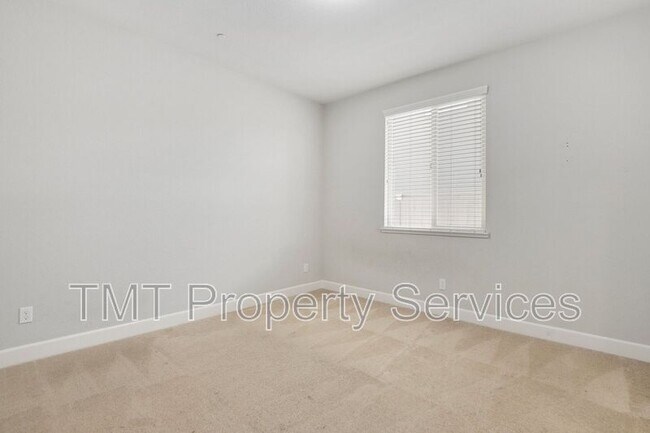 Building Photo - 1141 Vista Verde Dr