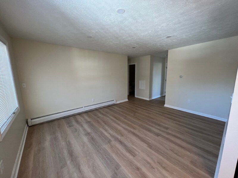 Building Photo - 891 Mammoth Rd