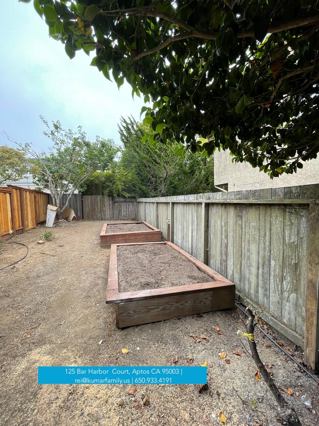 Garden with raised beds for planing - 125 Bar Harbor Ct