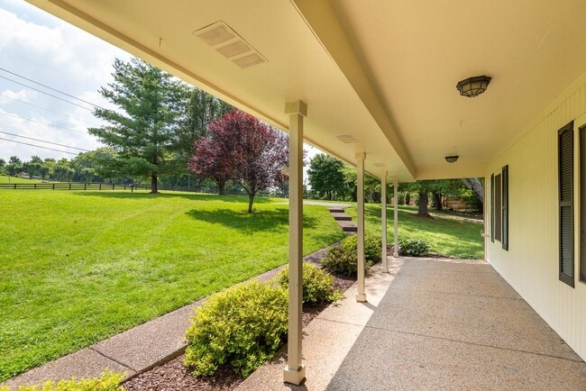 Building Photo - Beautiful Ranch Home in Thompson Station