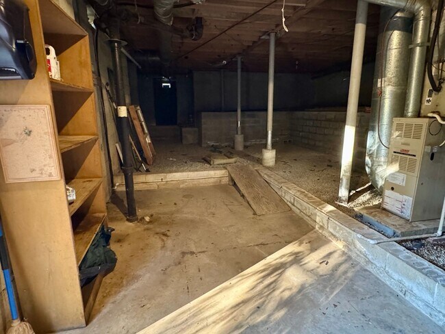 Building Photo - 3 Bedroom Home in Saks!