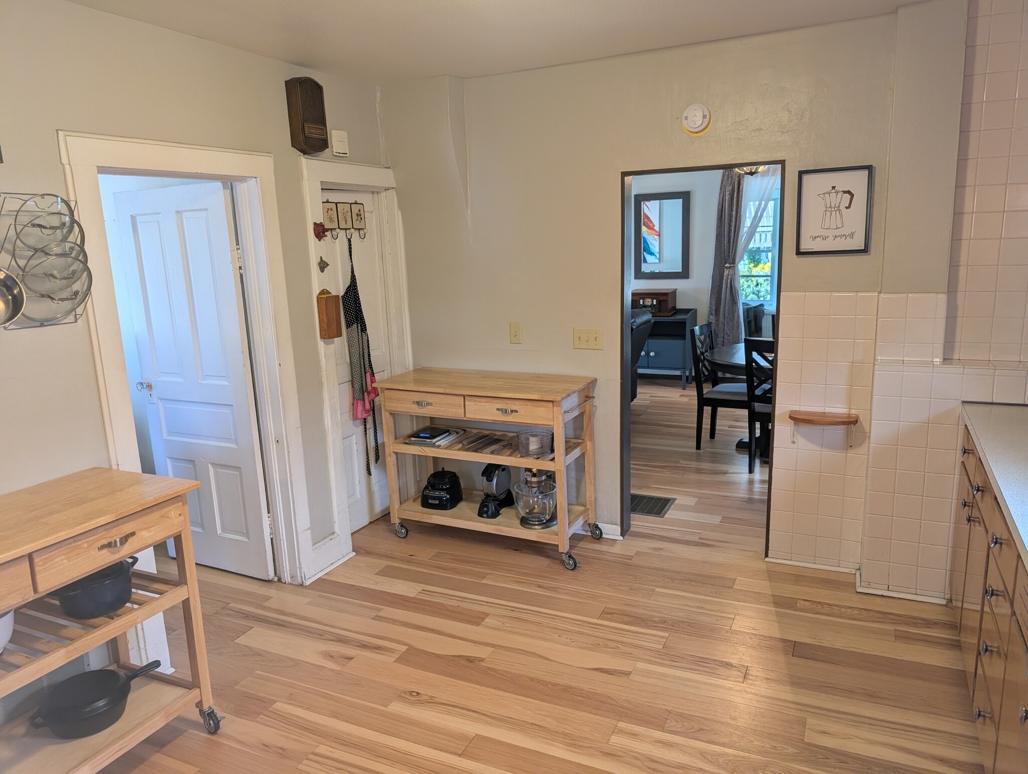 Kitchen - view to Livingroom and bedroom - 2421 Upham St