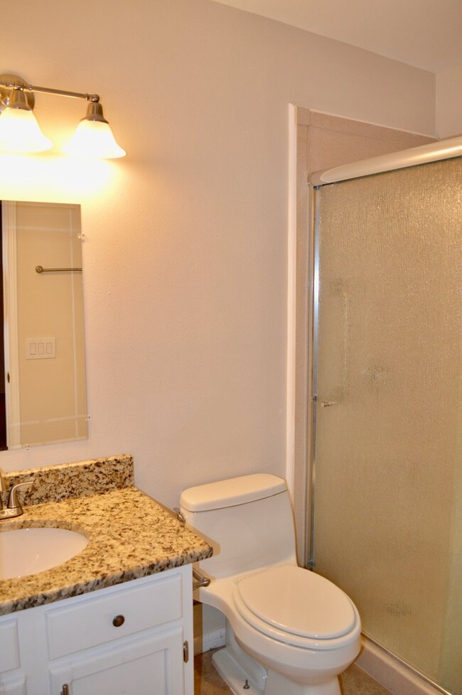 Building Photo - Nicely updated single story 4/2 Ready for ...