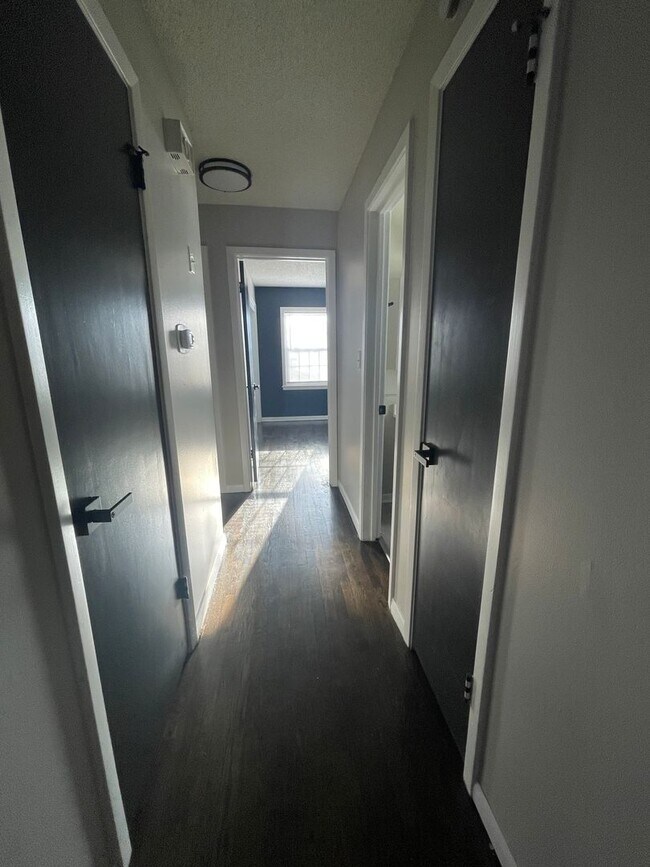 Building Photo - Stunning 3 Bedroom House with Deposit Alte...