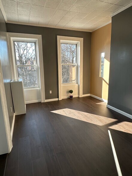 Building Photo - 326 50th St