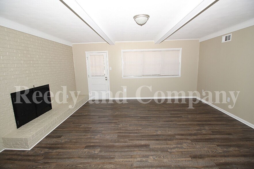 Building Photo - 3235 Fox Chase Dr