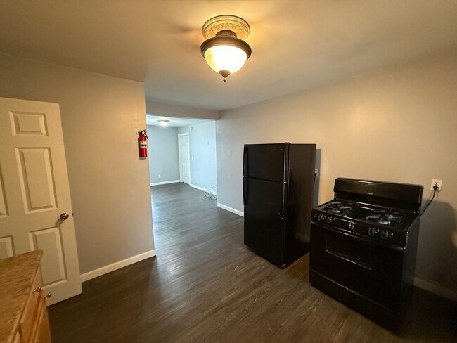Building Photo - MOVE IN READY! $1625 - 1 Bed / 1 Bath Apartment in Downtown Manchester with All Utilities Included!