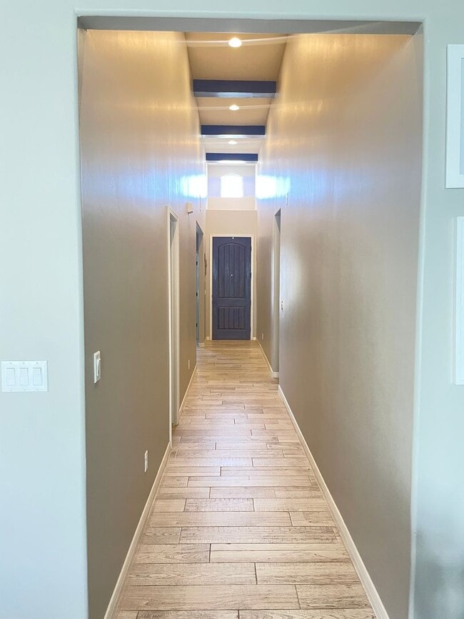 Building Photo - WESTSIDE HOME FOR RENT