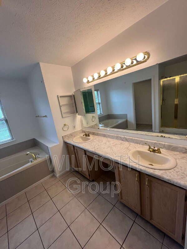 Building Photo - 12564 Geist Cove Dr