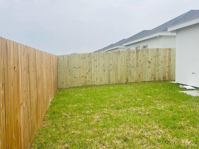 Building Photo - 1509 Shavano Dr