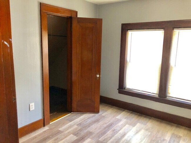 Building Photo - Beautiful 2 Bedroom/2 Bath South End Home ...