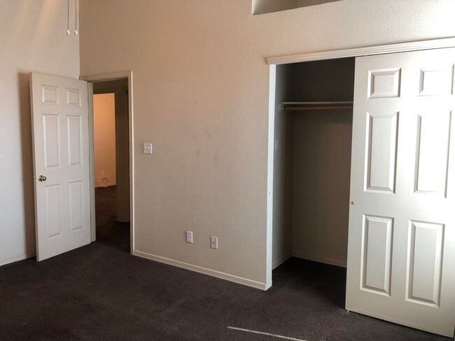 Building Photo - 1722 E Rio Grande Ave