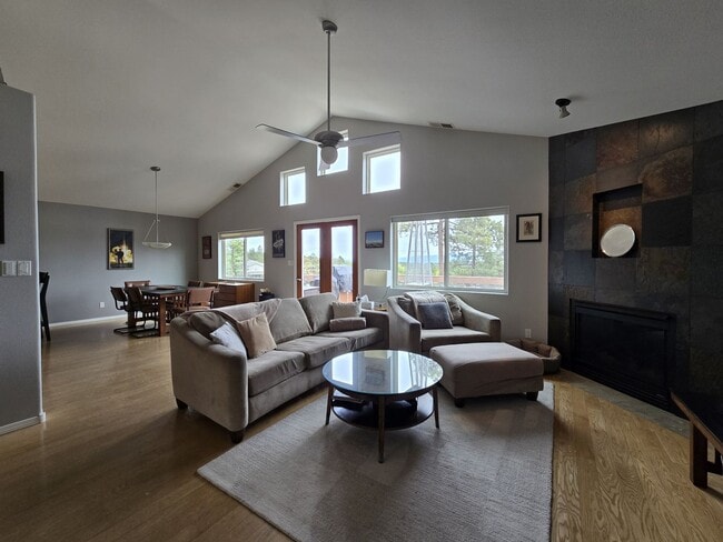 Building Photo - Beautiful Quemazon Home (5085 Alegria)