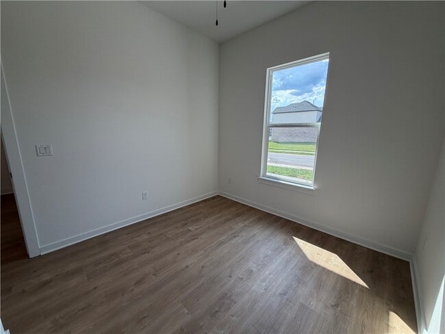 Building Photo - 5231 Nicolas Ave