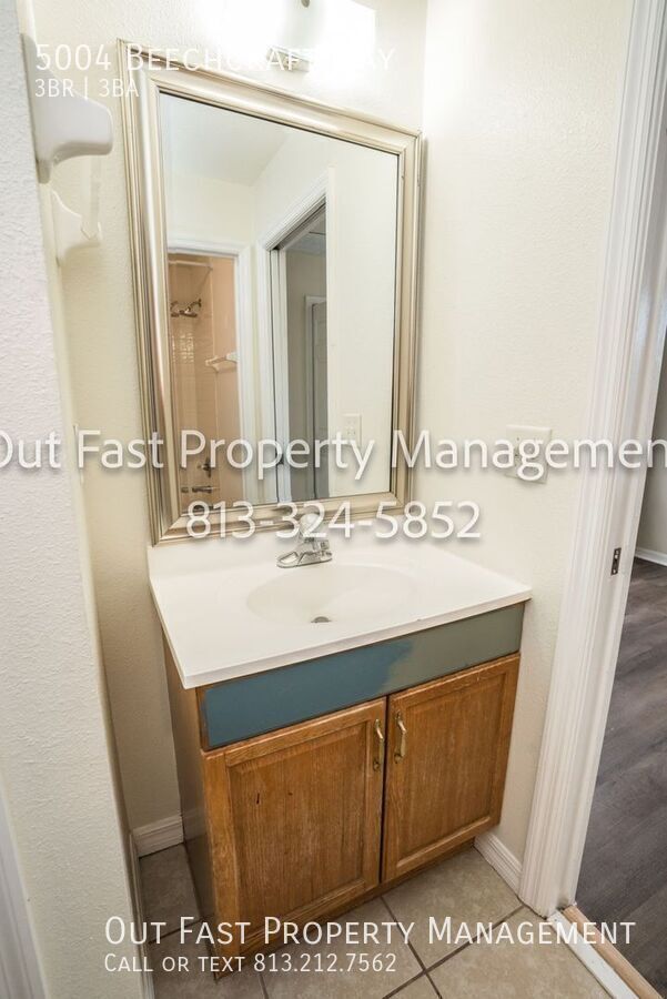 Building Photo - 5004 Beechcraft Way