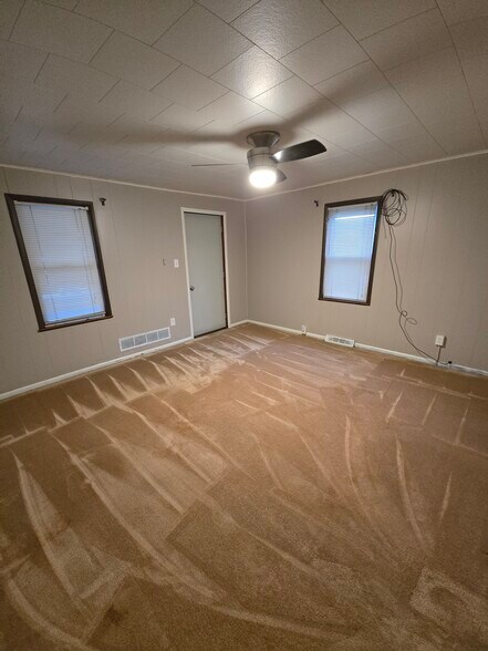 Primary Photo - 2140 Keystone Ave