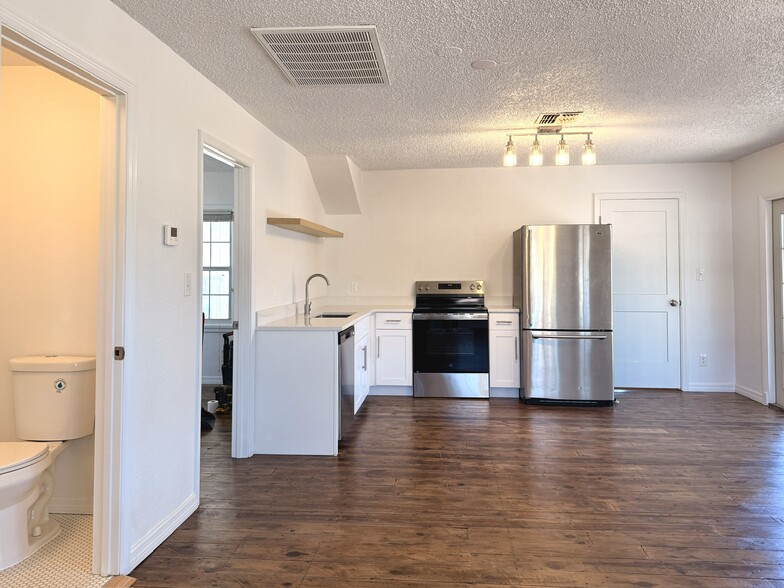 Building Photo - 7220 1st Ave N