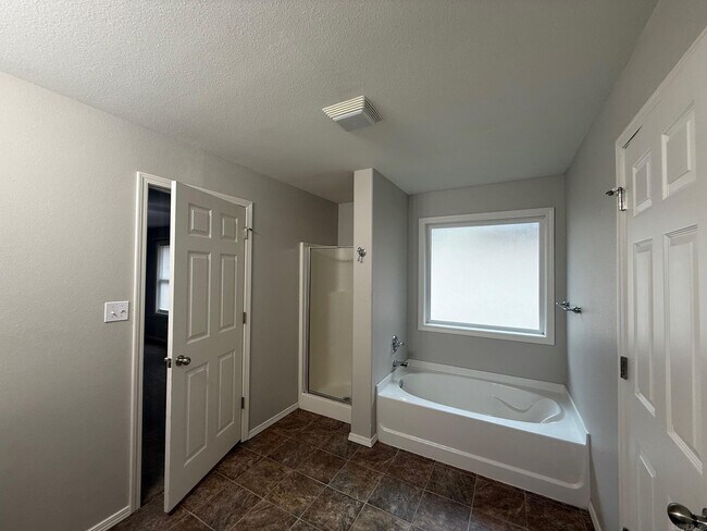 Building Photo - 514 Wisteria Dr