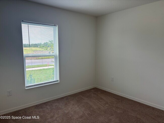 Building Photo - 724 Hatton Ln SE