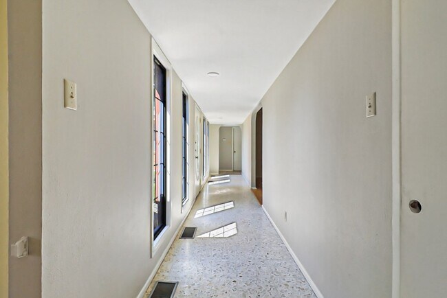 Building Photo - 2435 E 17th St