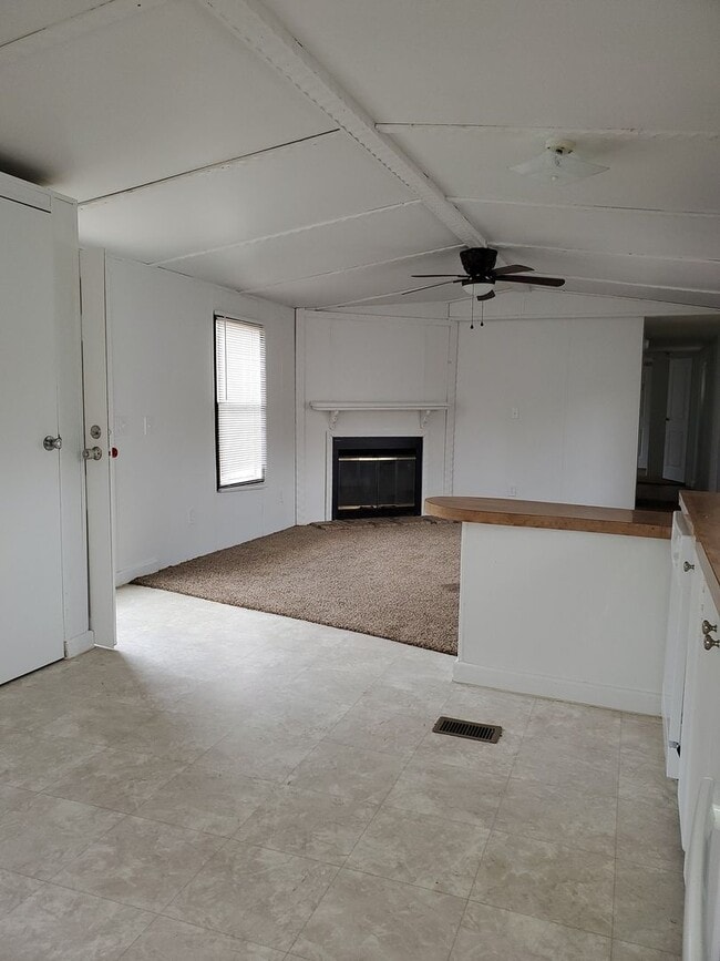 Building Photo - Ready to Move in