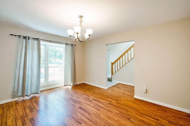 Building Photo - Charming Townhome Nestled in a Private Cul-de-Sac, Ready mid-August