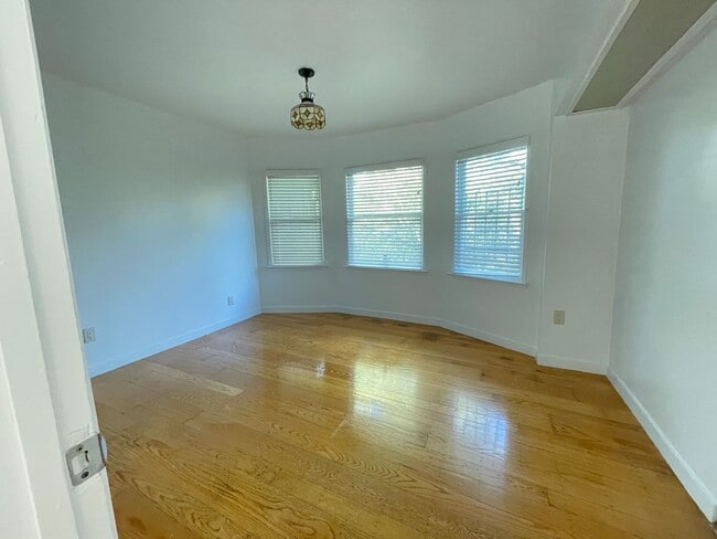 Building Photo - House for Rent in Piedmont