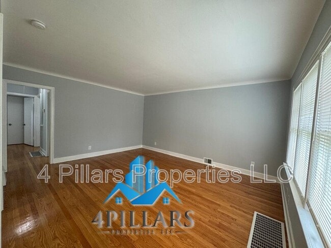 Building Photo - 1715 Parkview Ave