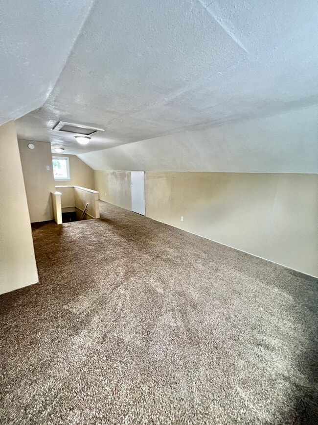 Building Photo - NEW LISTING! 3 Bedroom House!