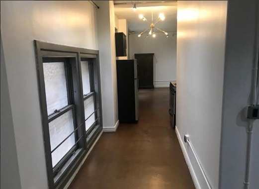 Building Photo - 215 W 7th St