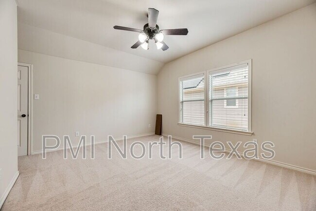 Building Photo - 3394 Overhill Dr