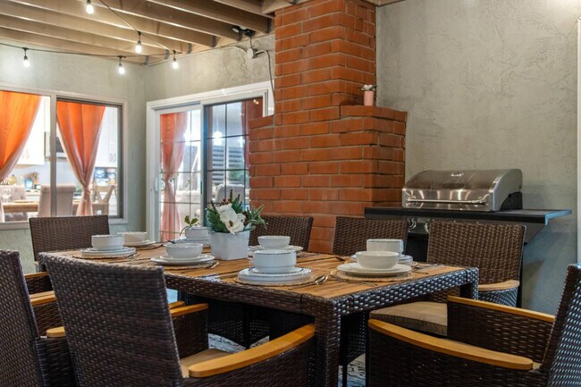 Building Photo - 13075 Old West Ave