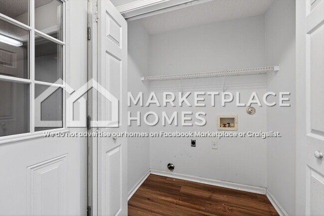 Building Photo - 1700 Crabtree Cir