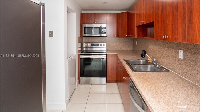 Building Photo - 10090 NW 80th Ct