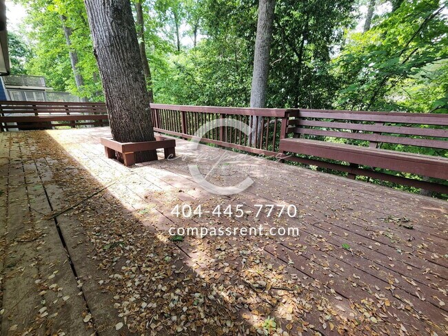 Building Photo - 2636 Whiteleigh Ct NE