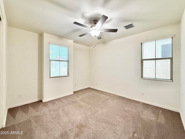 Building Photo - 735 W Derringer Way