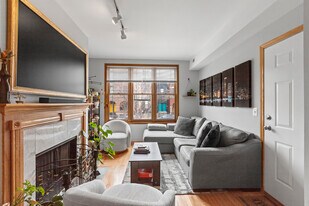 Building Photo - 2033 W Huron St