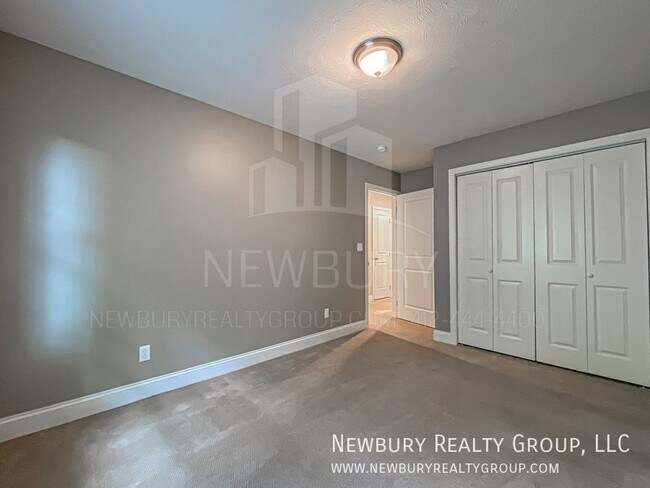 Building Photo - 147 Banksville Pl