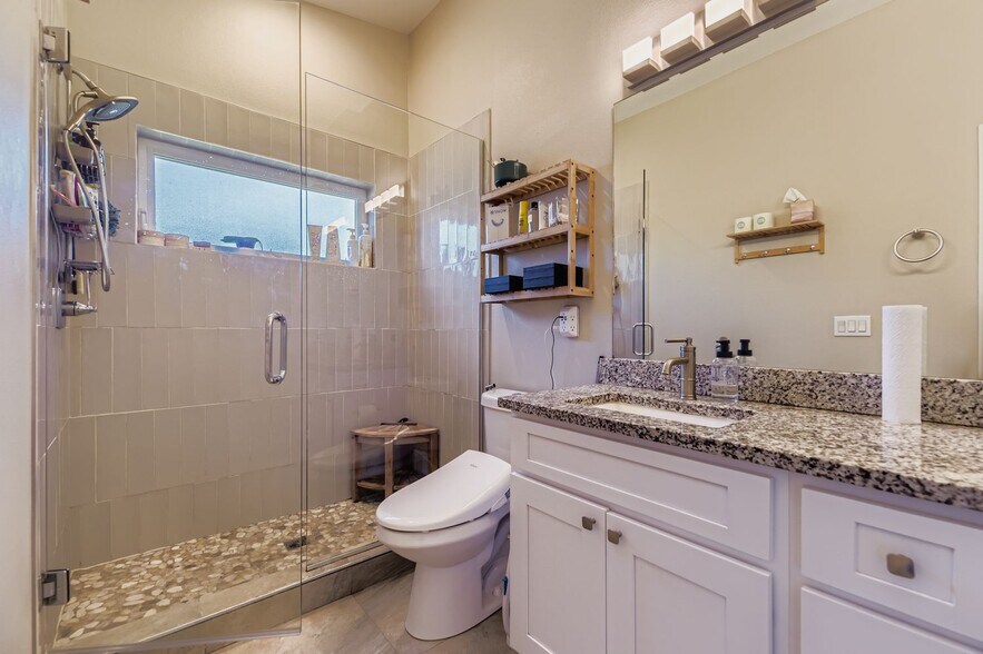 Primary private bathroom - 1197 S Mariposa St