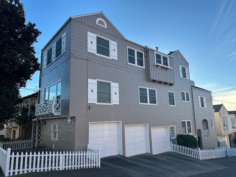 Building Photo - 2201 26th Ave