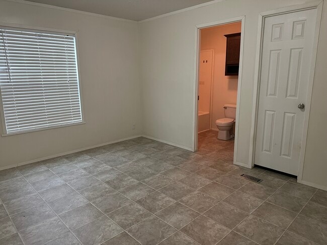 Building Photo - 2251 Wellington Green Dr