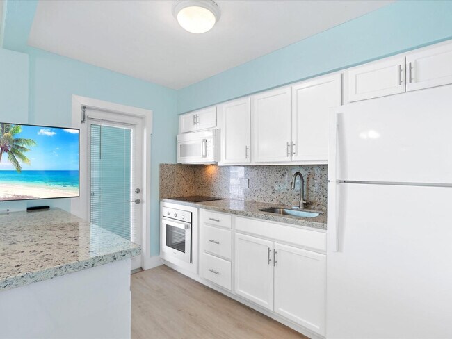 Building Photo - 2600 N Surf Rd