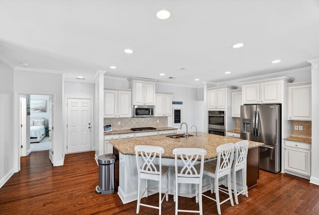 Building Photo - Experience Elevated Living on Cutleaf Drive!