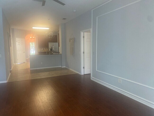 Building Photo - 5 BEDROOM HOUSE WITH PRIVATE POOL AND LAKE...