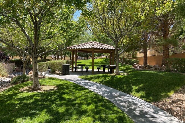 Building Photo - Well Kept Summerlin 3 Bedroom Home