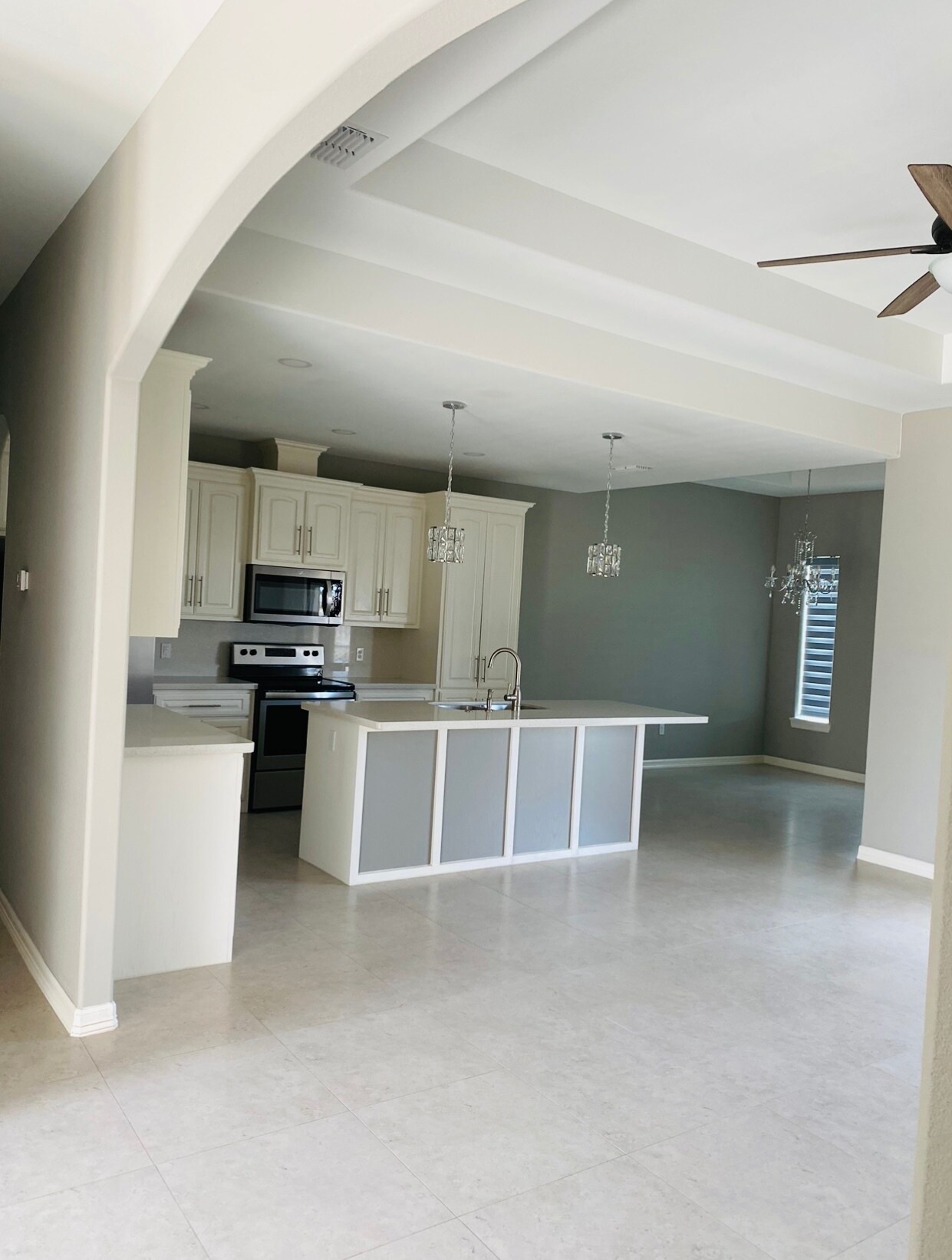 Building Photo - 3873 Tolosa St