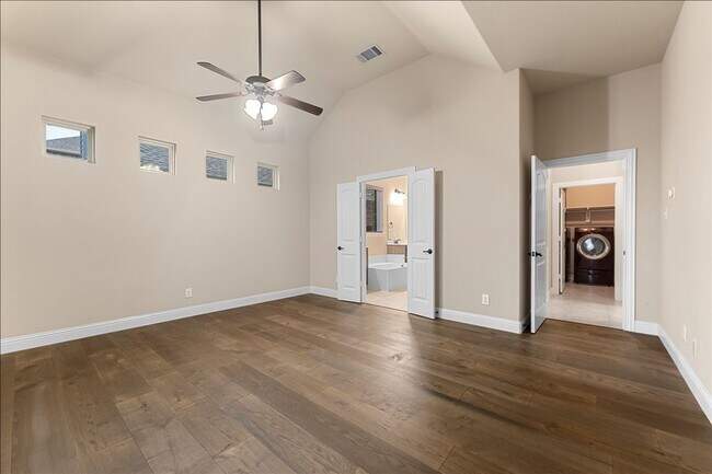 Building Photo - Ready for Immediate Move-In!  4 Bed 3 Bath Renovated 2605 SQFT House in Reserves at Westridge