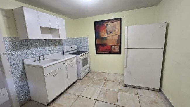 Building Photo - 701 Tamiami Canal Rd