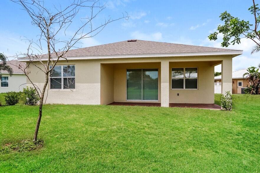 Building Photo - 603 Vinca Rosea